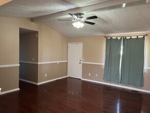 11 Lone Oak Dr in Weaver, AL - Building Photo - Building Photo