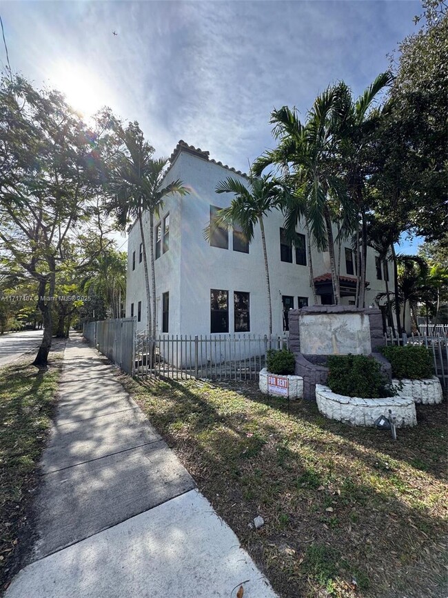 2000 Monroe St in Hollywood, FL - Building Photo - Building Photo