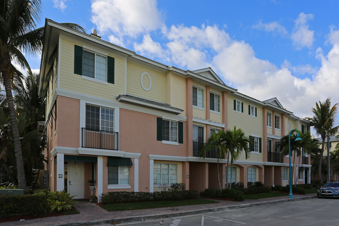 Pineapple Grove Village Condominiums in Delray Beach, FL - Building Photo