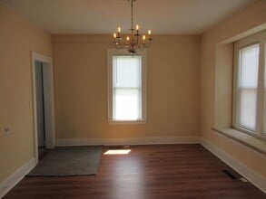 702 28th St in Vienna, WV - Foto de edificio - Building Photo