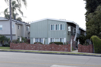 4509 Hazeltine Ave in Sherman Oaks, CA - Building Photo - Primary Photo