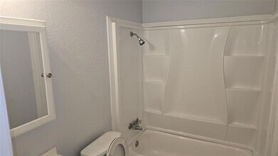 400 Oak Dr in Terrell, TX - Building Photo - Building Photo