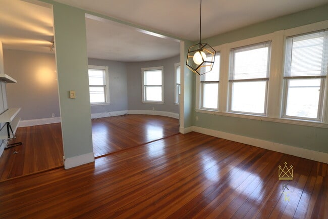 21 Osborne Rd, Unit 2 in Brookline, MA - Foto de edificio - Building Photo