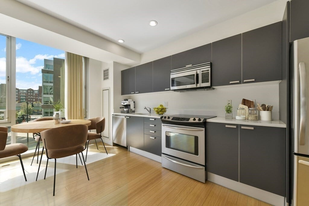 2 Earhart St in Cambridge, MA - Building Photo