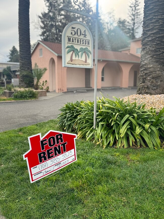 504 Matheson St, Unit 6 in Healdsburg, CA - Foto de edificio - Building Photo