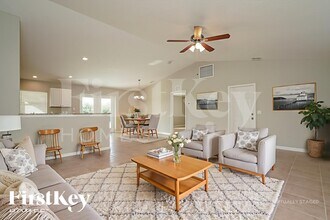 12087 Helios Ave, Unit 7 Meadow Ln in Port Charlotte, FL - Foto de edificio - Building Photo