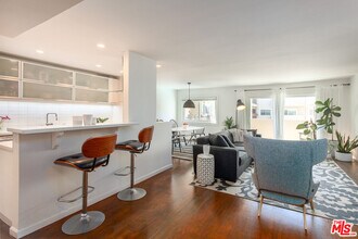 1203 N Sweetzer Ave in West Hollywood, CA - Building Photo - Building Photo