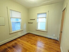 219 Green St, Unit 2R in Cambridge, MA - Building Photo - Building Photo