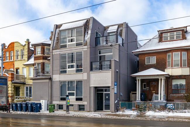 686 Bathurst St