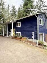 2507 Rocky Point Rd NW in Bremerton, WA - Building Photo - Building Photo