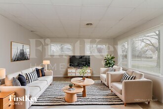 639 N Martha St in Lombard, IL - Foto de edificio - Building Photo