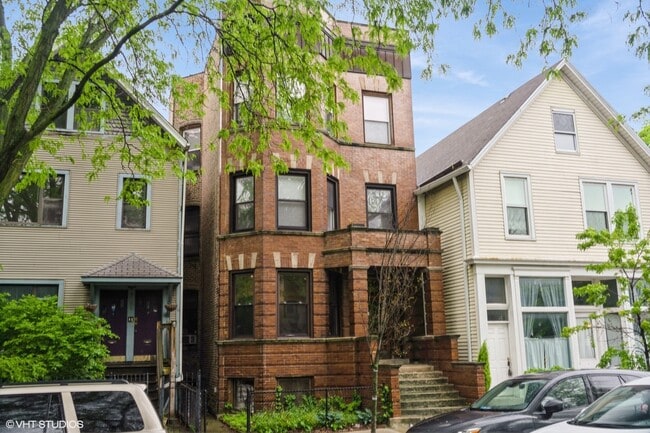 property at 3256 N Lakewood Ave