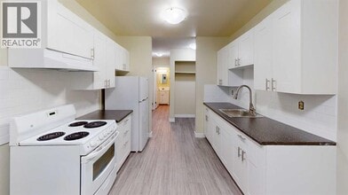 9807-9108 108 Ave in Grande Prairie, AB - Building Photo - Building Photo