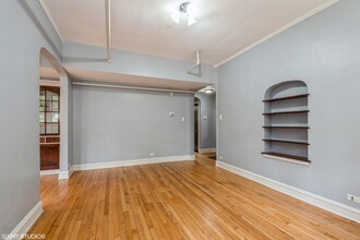 2016.5 W Greenleaf Ave in Chicago, IL - Building Photo - Building Photo