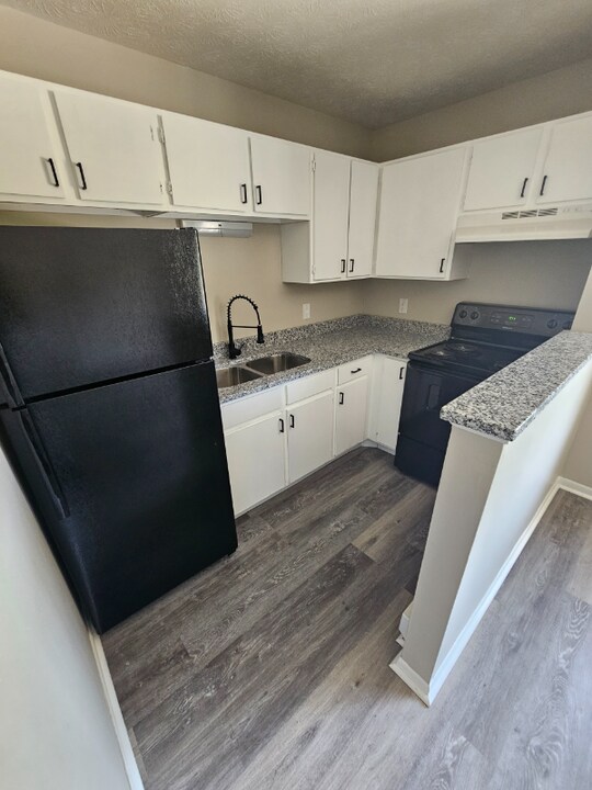 5900 Erica Ct in Dayton, OH - Building Photo