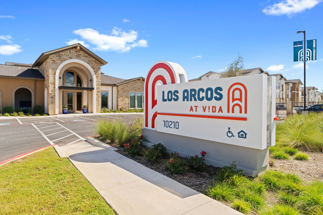 Los Arcos at Vida in San Antonio, TX - Building Photo