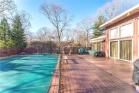 4 Eastridge Ct in Westhampton, NY - Building Photo - Building Photo