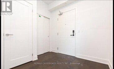 8 Manor Rd W in Toronto, ON - Building Photo - Building Photo