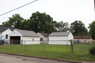1409 Grant St in Alcoa, TN - Foto de edificio - Building Photo