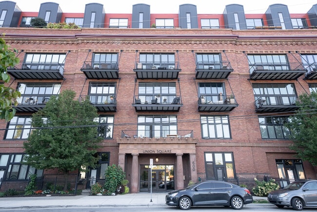 600 Broadway Ave NW, Unit 124 in Grand Rapids, MI - Building Photo - Building Photo