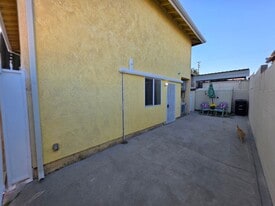 524 W Greenwood Ave in La Habra, CA - Building Photo