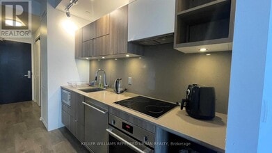 125-1125 Peter St in Toronto, ON - Building Photo - Building Photo