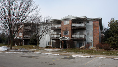 Vista Court in West Des Moines, IA - Building Photo - Building Photo