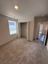 2810 Bear Cub Dr in Medford, OR - Building Photo - Building Photo