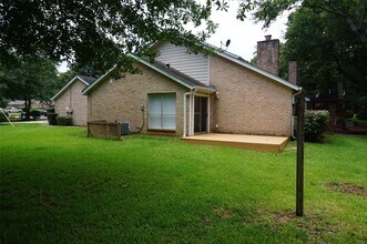 18 Dogwood Trail in Conroe, TX - Building Photo - Building Photo