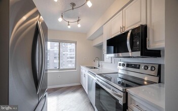 2151 Jamieson Ave in Alexandria, VA - Building Photo - Building Photo