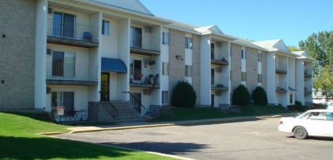 Two River Estates in Faribault, MN - Foto de edificio