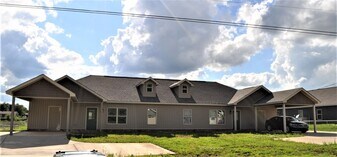 216 Fern Bank Dr in Hazel Green, AL - Building Photo
