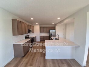 4694 Finch St in Albany, OR - Building Photo - Building Photo