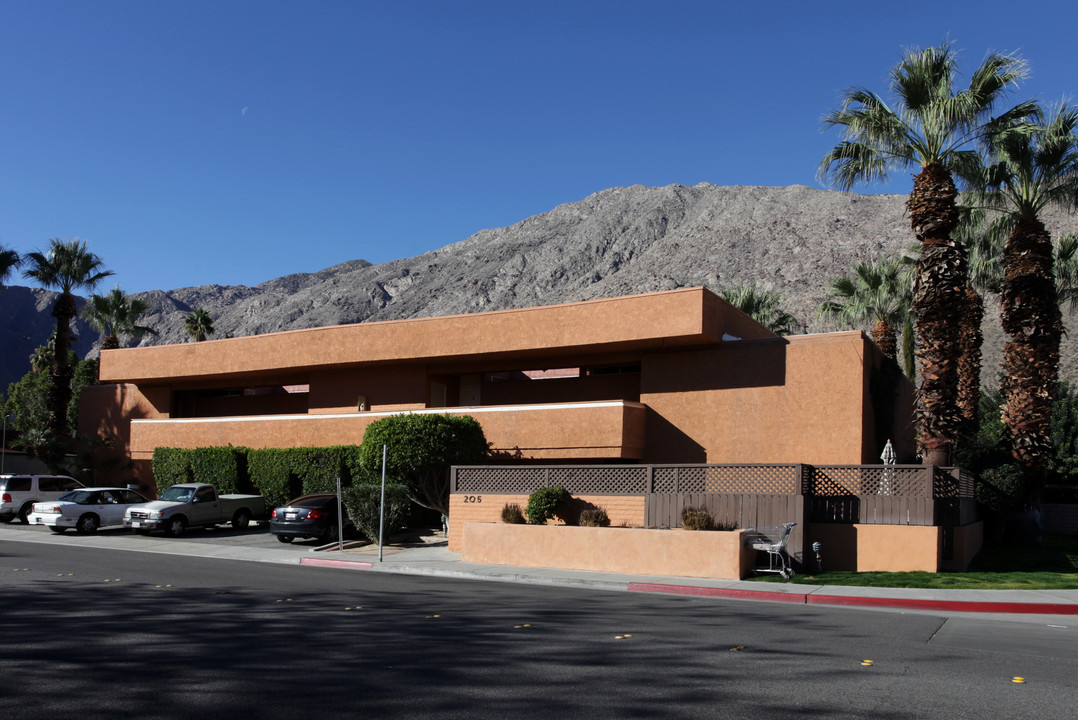 205 S Belardo Rd in Palm Springs, CA - Building Photo