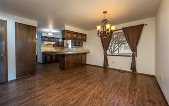 532 W Columbia Ave in Spokane, WA - Building Photo - Building Photo