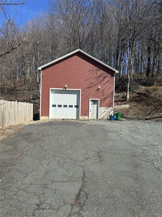 193 W Main St in Stony Point, NY - Building Photo