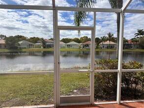 3816 San Simeon Cir in Weston, FL - Foto de edificio - Building Photo