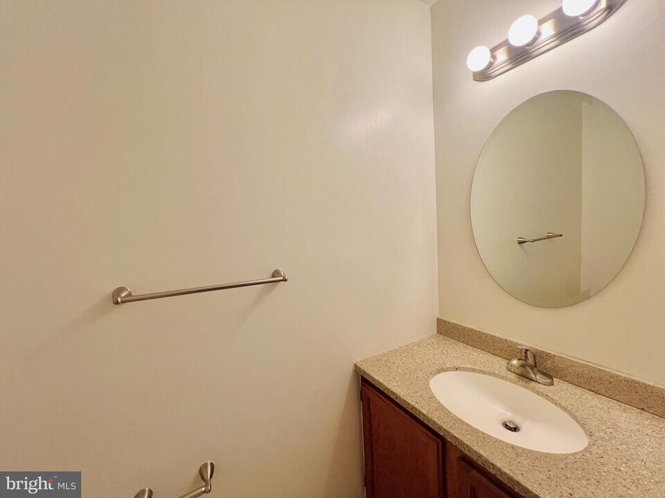 6160 Majors Ln in Columbia, MD - Building Photo