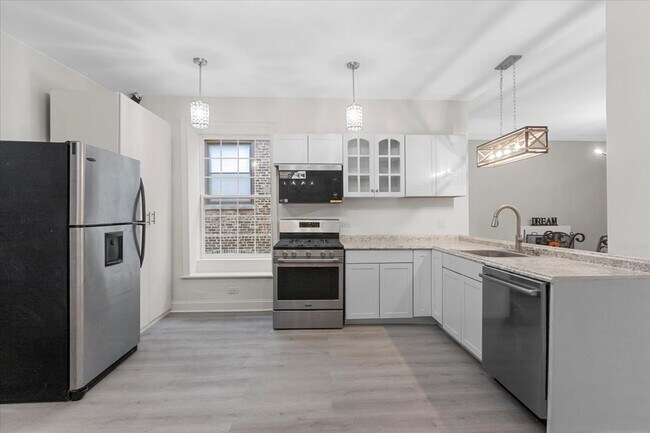 14 W Chestnut St in Chicago, IL - Building Photo - Building Photo