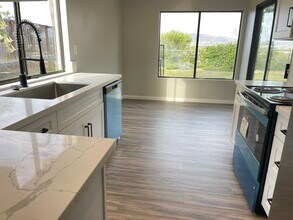 2323 Summerhill Dr in Encinitas, CA - Building Photo - Building Photo