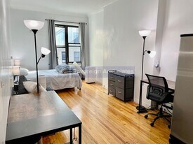 308 W 105th St in New York, NY - Building Photo