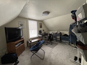 107 S Harrison Rd in Pleasant Gap, PA - Foto de edificio - Building Photo