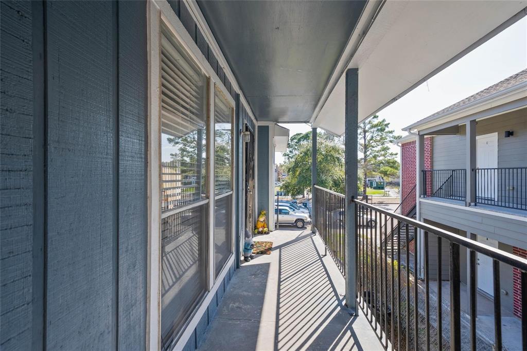 6118 W Mt Houston Rd in Houston, TX - Building Photo