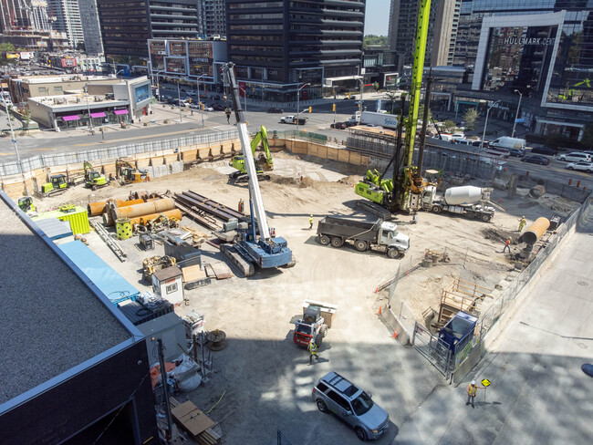 4800 Yonge St in Toronto, ON - Building Photo - Building Photo