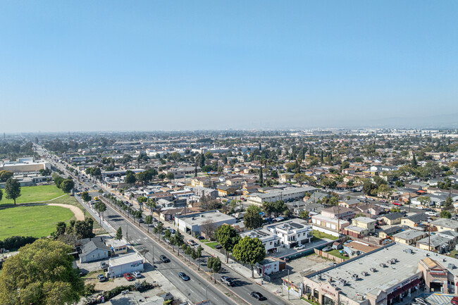 5953 Florence Ave in Bell Gardens, CA - Building Photo - Building Photo