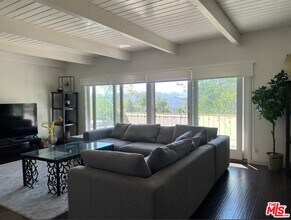 640 Cavanagh Rd in Glendale, CA - Building Photo - Building Photo