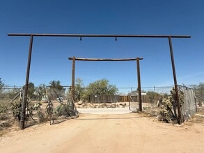 8221 S Taylor Ln in Tucson, AZ - Building Photo - Building Photo