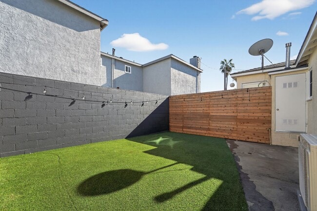 6009 W 85th Pl, Unit 6009 in Los Angeles, CA - Foto de edificio - Building Photo