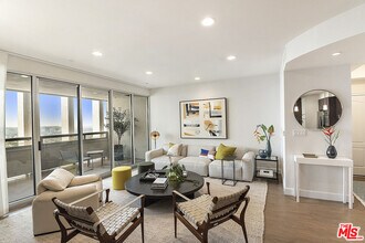 5670 Wilshire Blvd in Los Angeles, CA - Building Photo - Building Photo