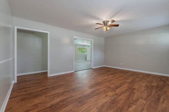 808 Vine St in Bryan, TX - Foto de edificio - Building Photo